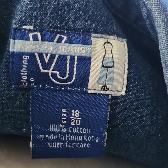 Women's Denim Button-Down Shirt - Picture 2 of 4